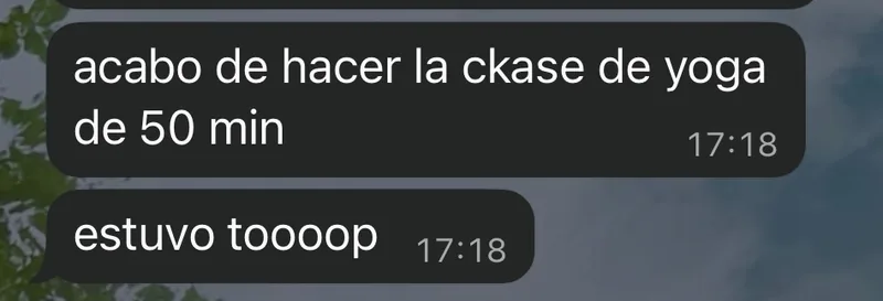 Mensaje de WhatsApp: acaba de hacer la clase de yoga de cincuenta minutos